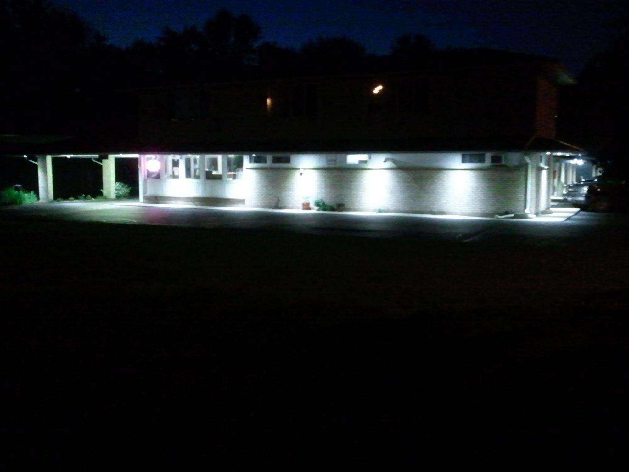 Budget Inn Fairport Extérieur photo