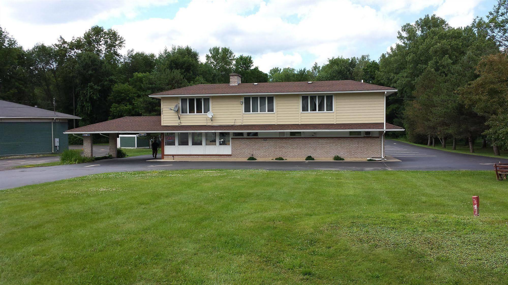 Budget Inn Fairport Extérieur photo