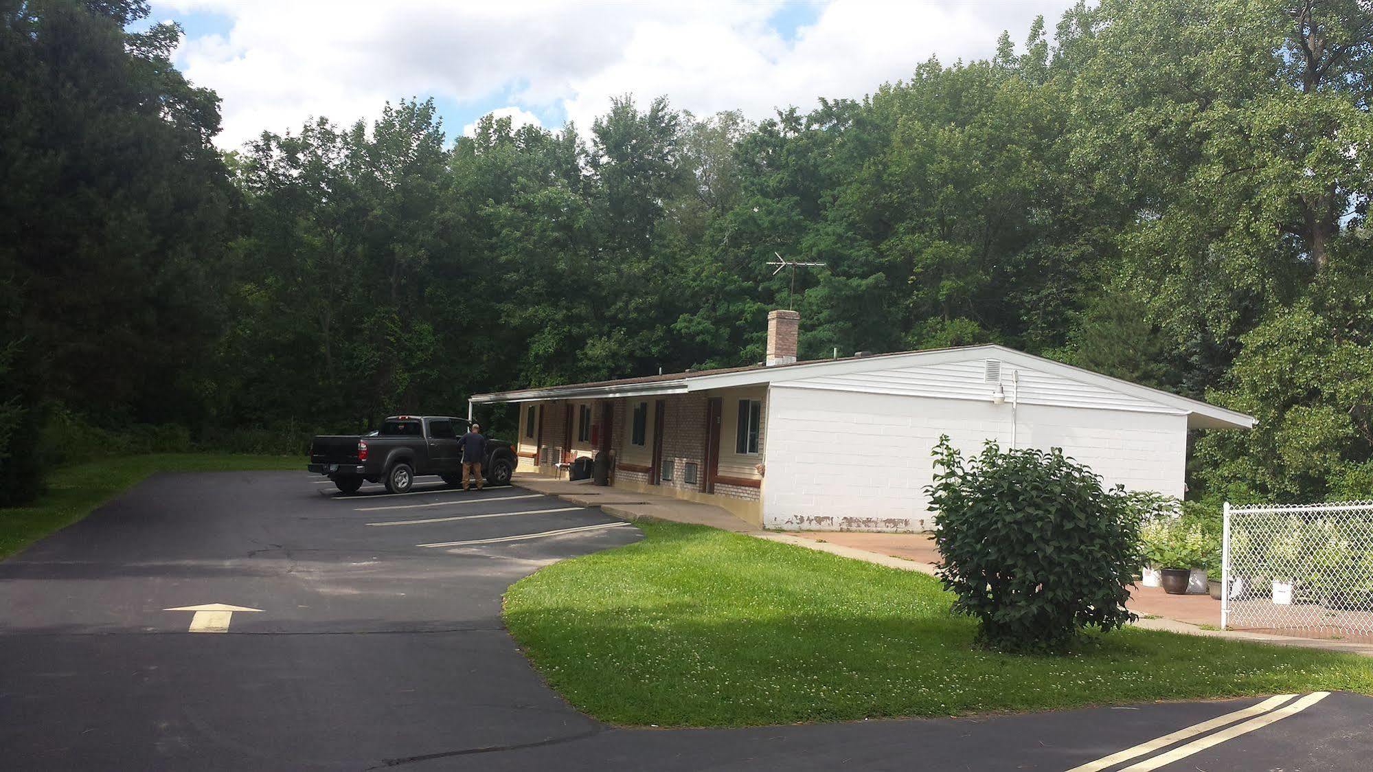 Budget Inn Fairport Extérieur photo