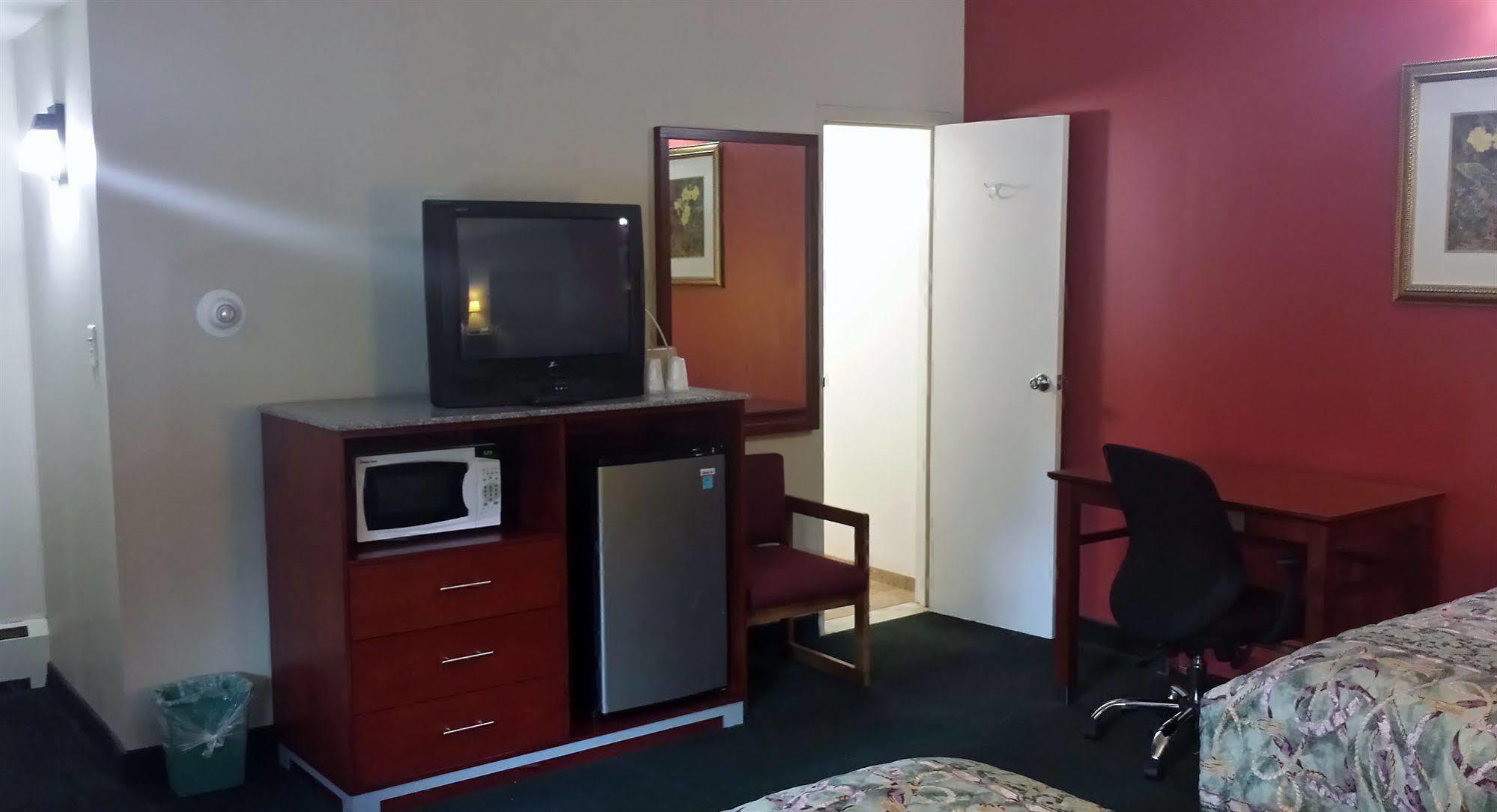 Budget Inn Fairport Extérieur photo