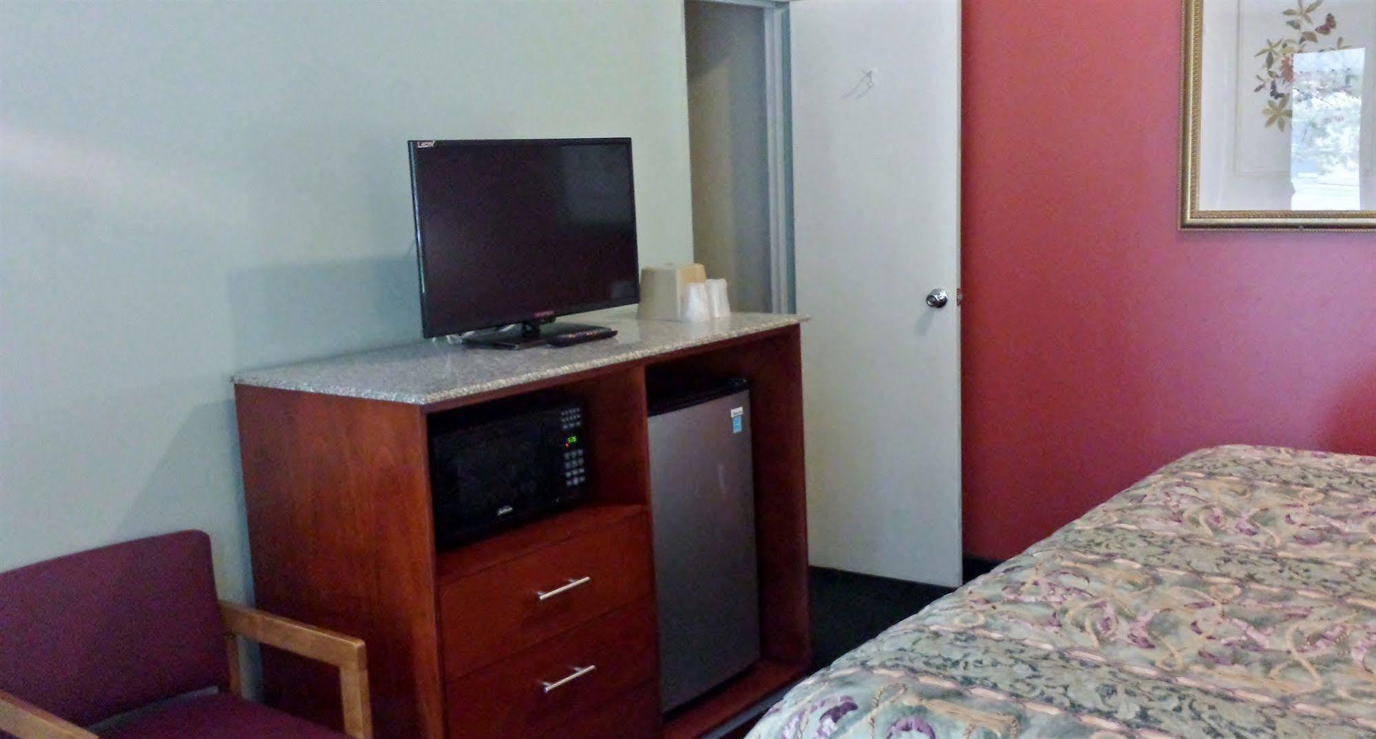 Budget Inn Fairport Extérieur photo