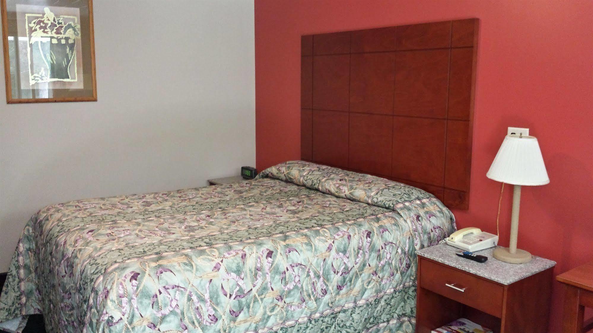 Budget Inn Fairport Extérieur photo