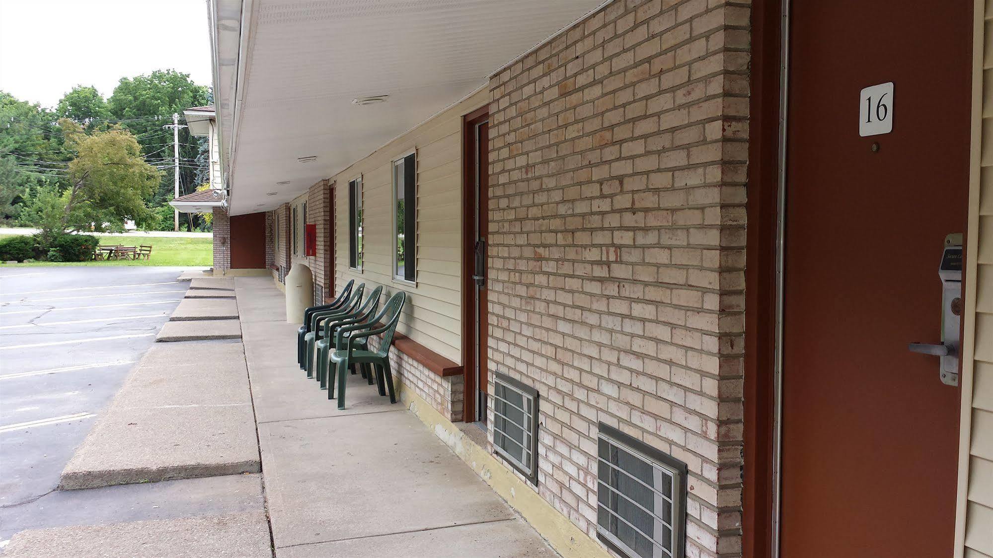 Budget Inn Fairport Extérieur photo